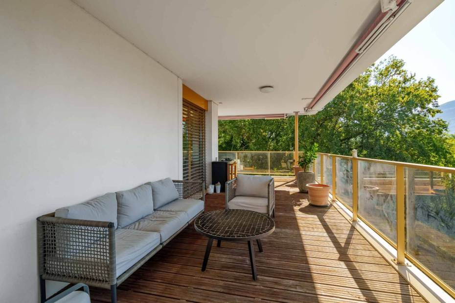 Duplex en pignon avec balcon et terrasse en rooftop