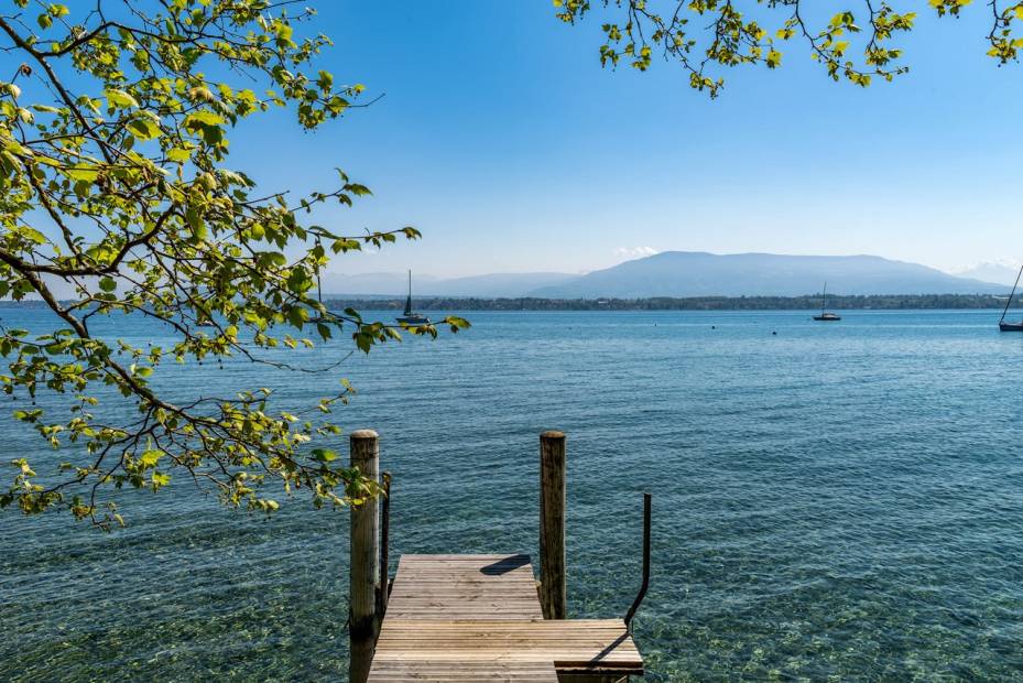 Pieds dans l’eau avec ponton privé