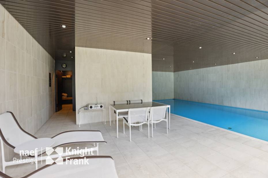 Maison individuelle avec piscine intérieure