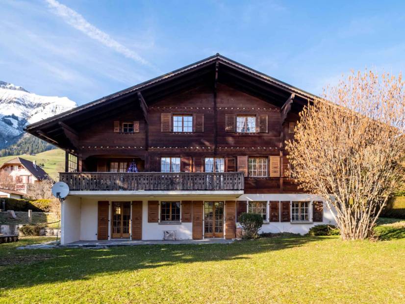 Magnifique chalet de 11 pièces avec grand terrain à vendre à Château-d’Oex