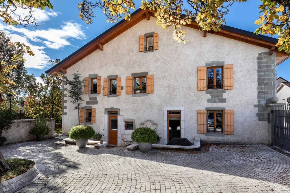 Maison villageoise de 580 m²