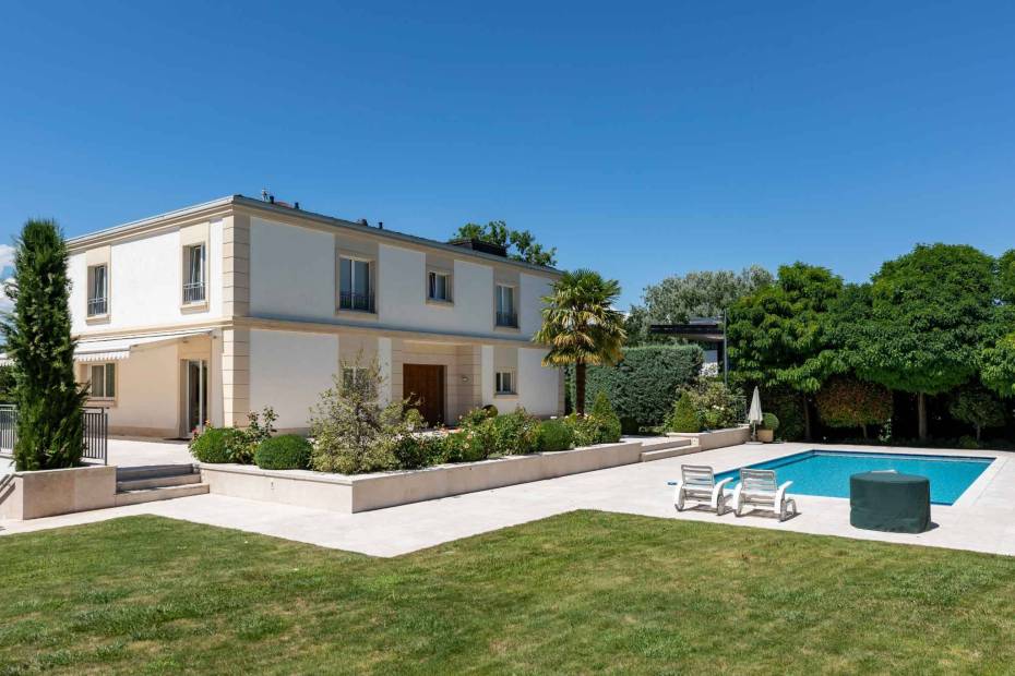 Magnificent villa with pool at Cologny
