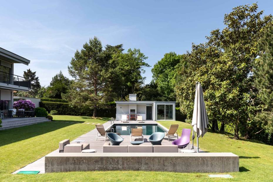 Villa contemporaine à Cologny avec vue sur le lac et le Jura