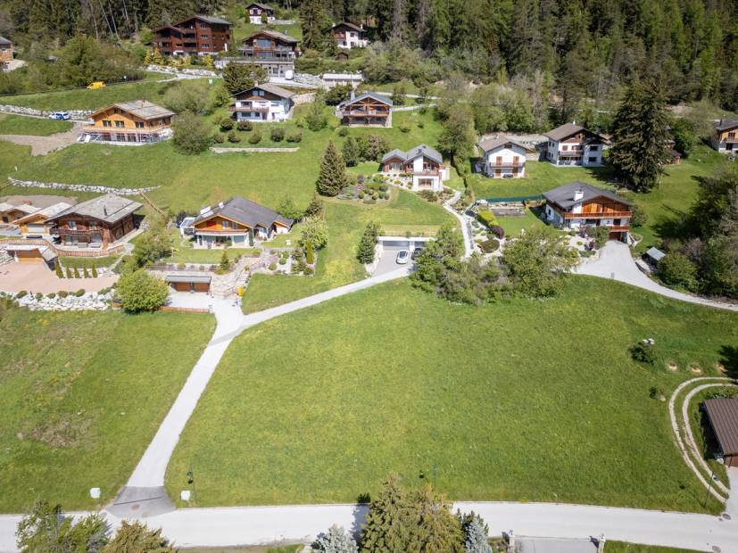 Land and chalets in Crans-Montana