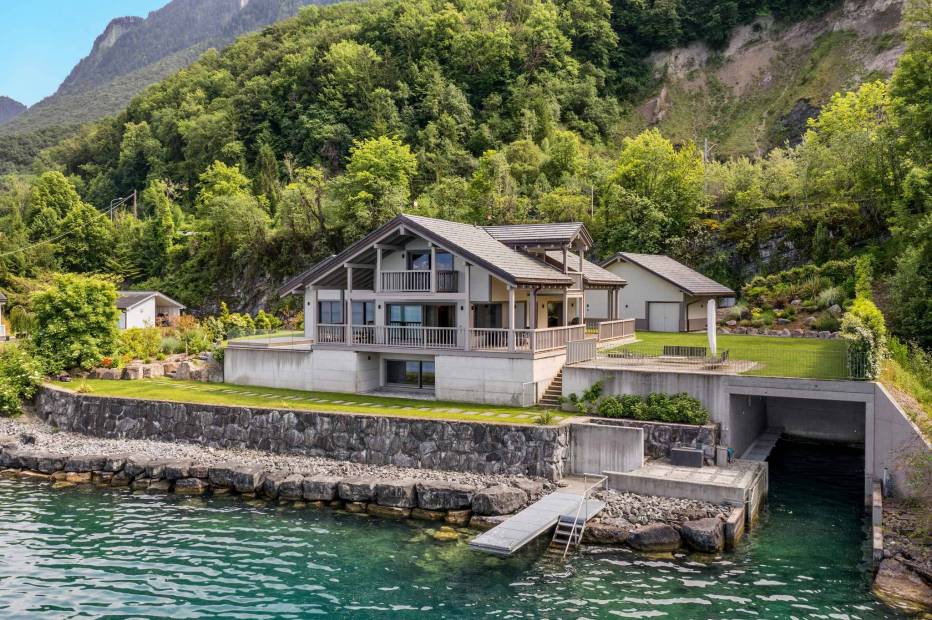 Rare maison de 6.5 pièces pieds dans l’eau à vendre à St-Gingolph