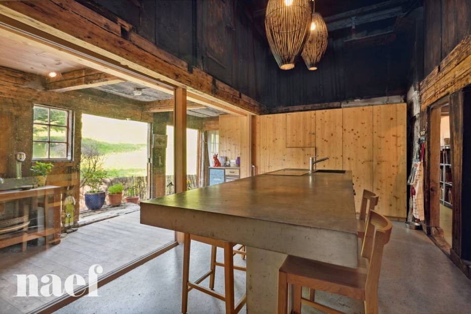 Magnifique ferme équestre rénovée avec 2 écuries, jardin et piscine à vendre à Bonnefontaine