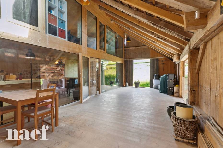 Magnifique ferme équestre rénovée avec 2 écuries, jardin et piscine à vendre à Bonnefontaine