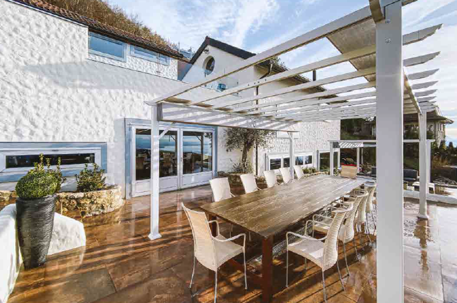 Maison moderne du 18ème siècle, restaurée, avec vue sur le lac à Grandvaux