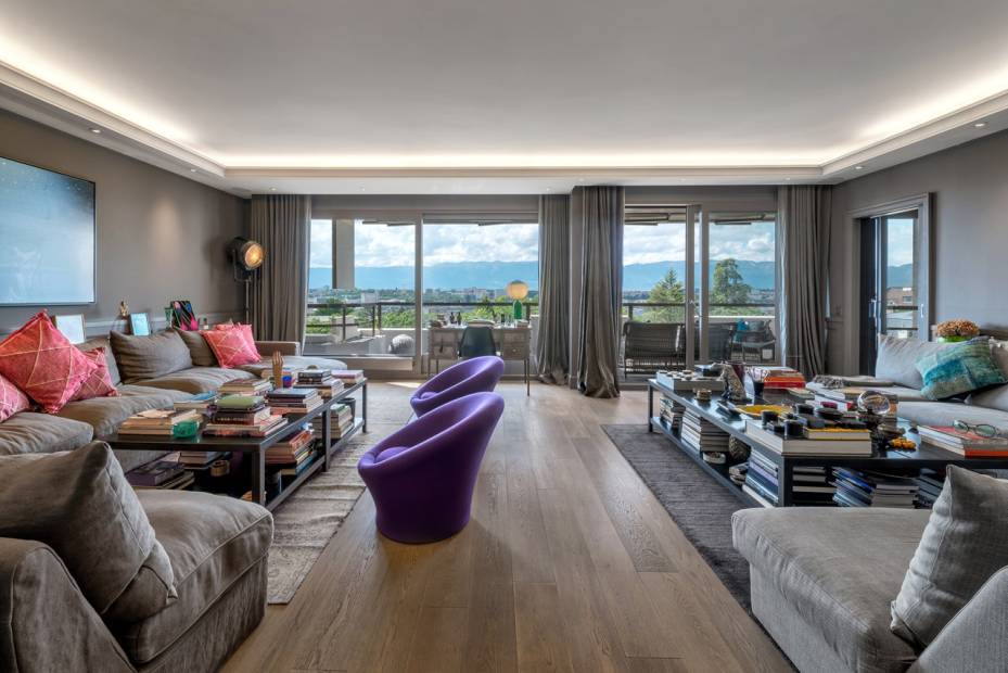 Superbe appartement entièrement rénové avec panorama sur Genève et les montagnes