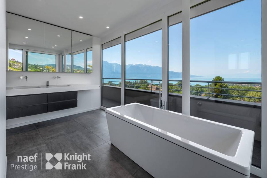 Superbe appartement en attique de 166 m2 avec une vue panoramique à 360 degrés à vendre à Chailly/Montreux