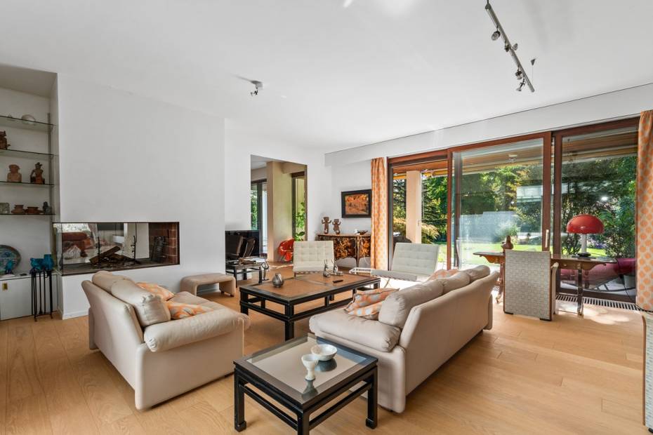 Townhouse in Conches with an indoor pool