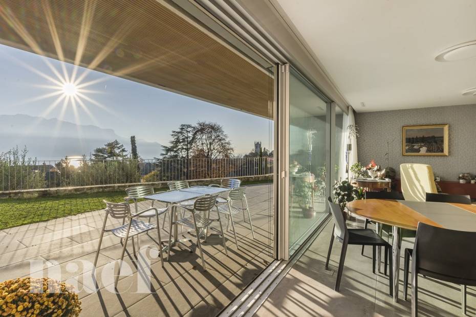 Appartement de haut standing de 4.5 pièces avec une grande terrasse, un jardin privatif et une vue panoramique sur le lac à vendre à Vevey