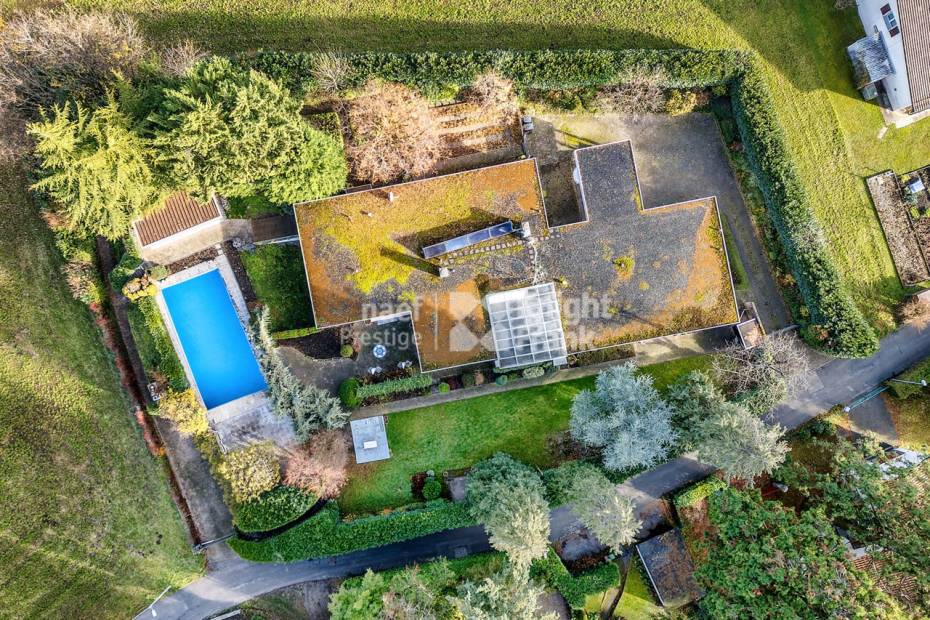 Maison d’architecte de 3 logements avec piscine extérieure à vendre à Chernex / Montreux