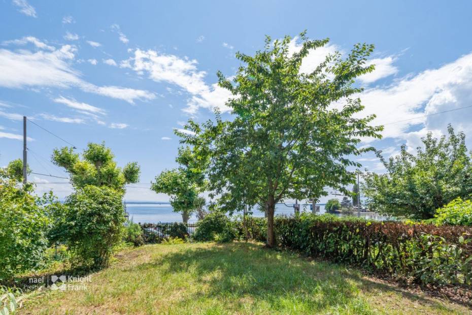 Appartement entièrement rénové avec le charme de l’ancien au bord du lac